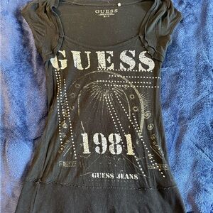 GUESS Black Graphic Tee with 1981 Design